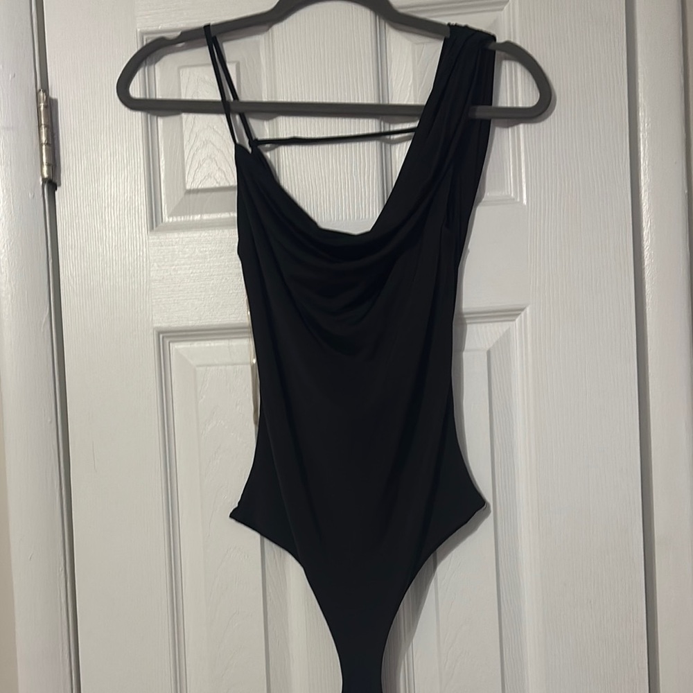 Elegant Black One-Shoulder Bodysuit